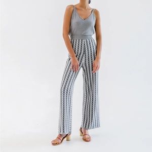 DUMA OFFICIAL Bente Pants in Grey/White